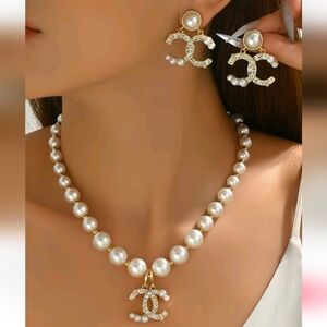 Fashion Jewelry Pearl and Gold Necklace